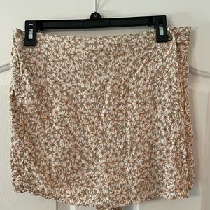 American Eagle Women’s floral skort, size L